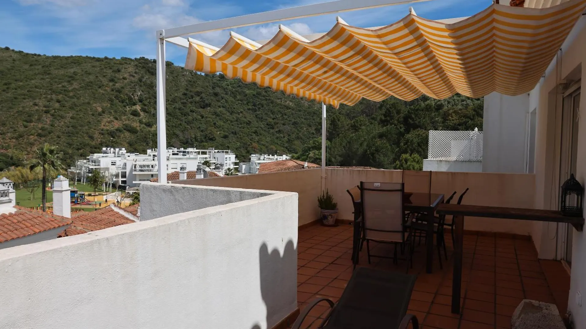 Spacious Penthouse With Balcony Benahavís Spagna