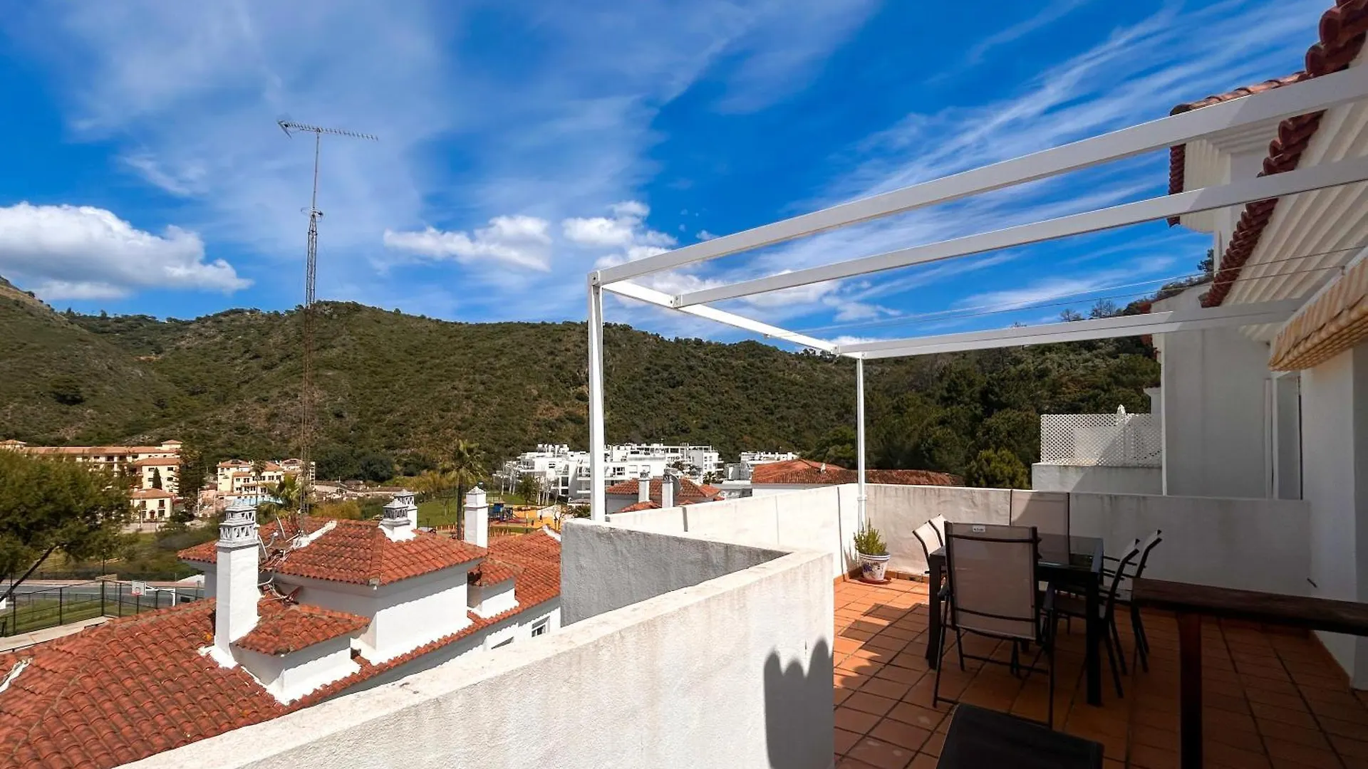 Appartamento Spacious Penthouse With Balcony Benahavís