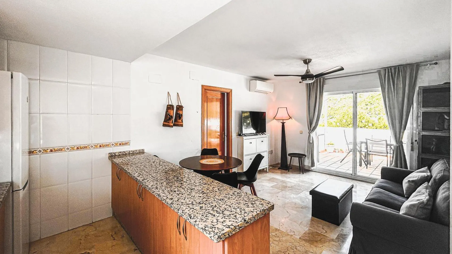 Appartamento Spacious Penthouse With Balcony Benahavís
